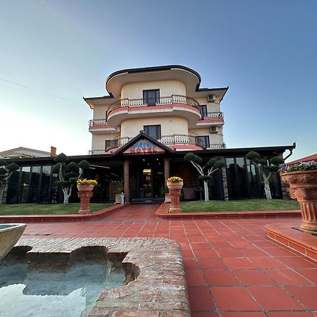 Drini Hotel Rrashbull Екстериор снимка