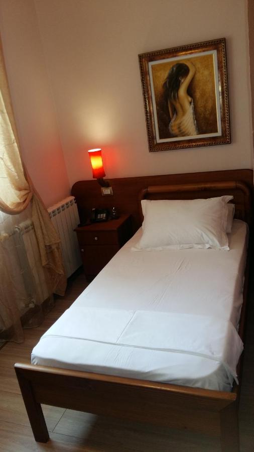 Drini Hotel Rrashbull Екстериор снимка