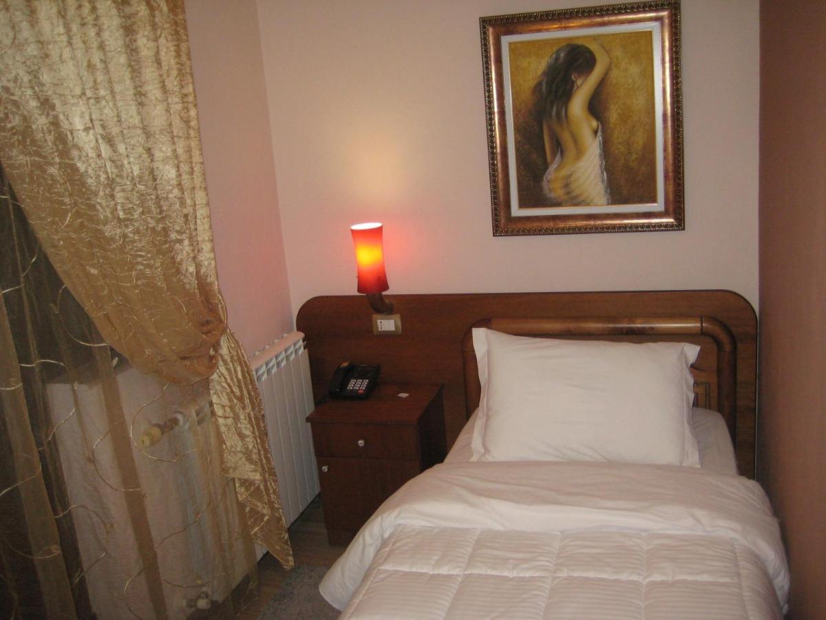 Drini Hotel Rrashbull Екстериор снимка