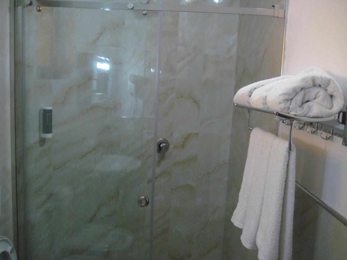 Drini Hotel Rrashbull Екстериор снимка