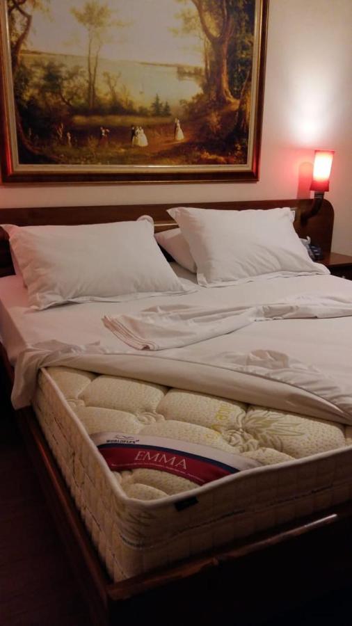 Drini Hotel Rrashbull Екстериор снимка