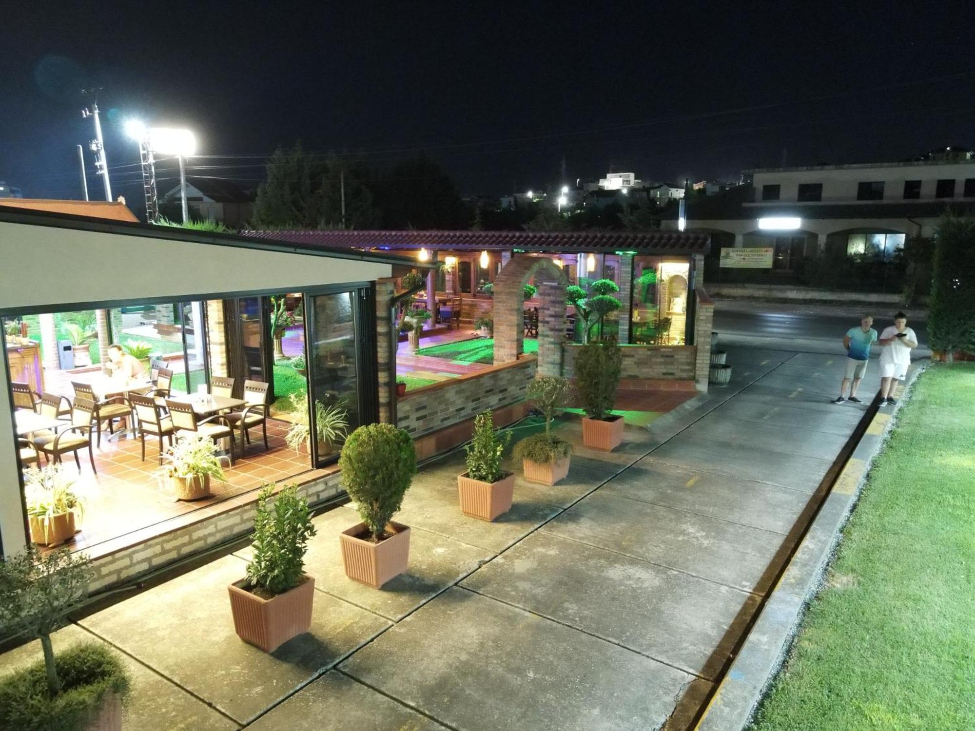 Drini Hotel Rrashbull Екстериор снимка