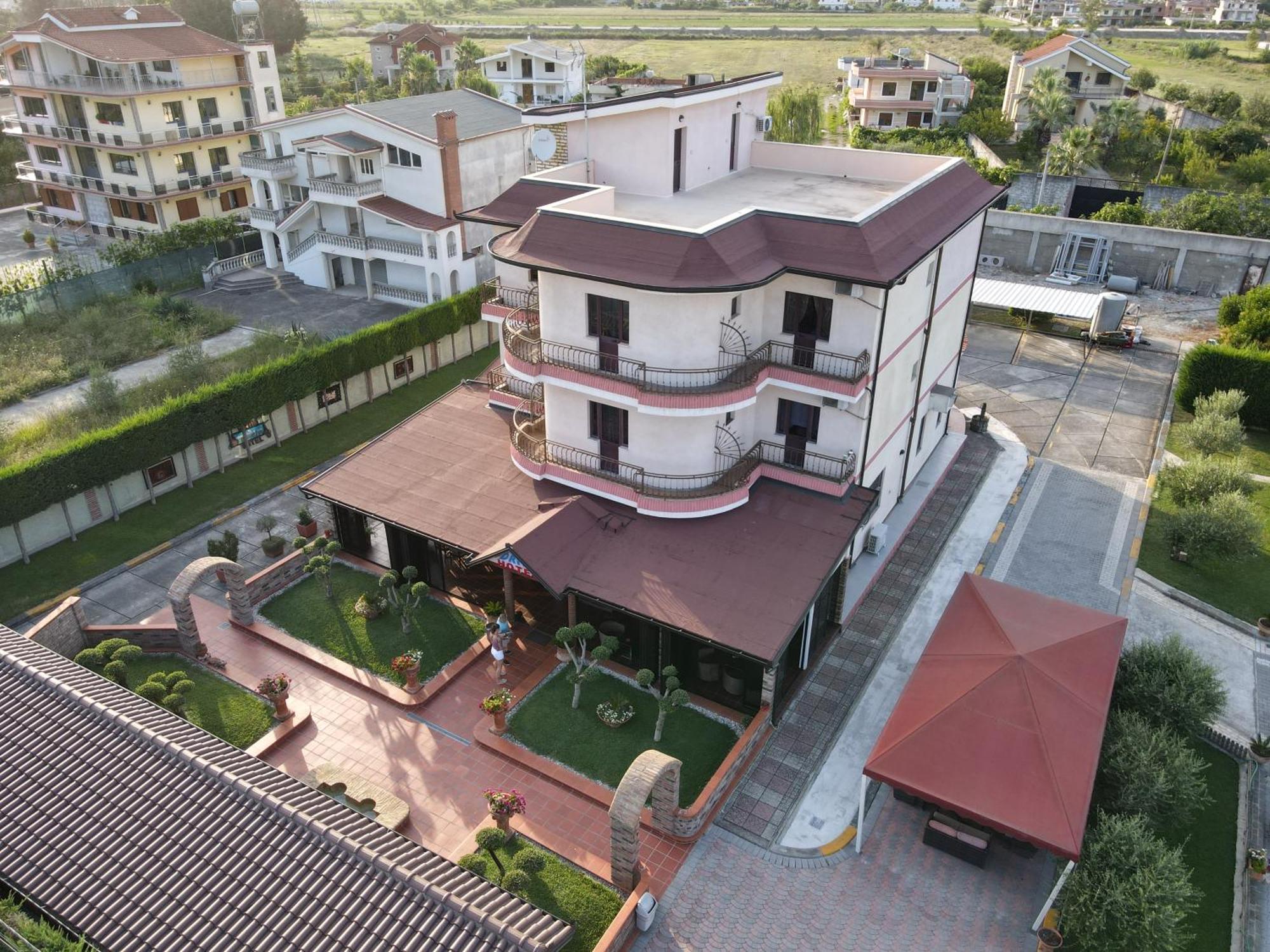 Drini Hotel Rrashbull Екстериор снимка
