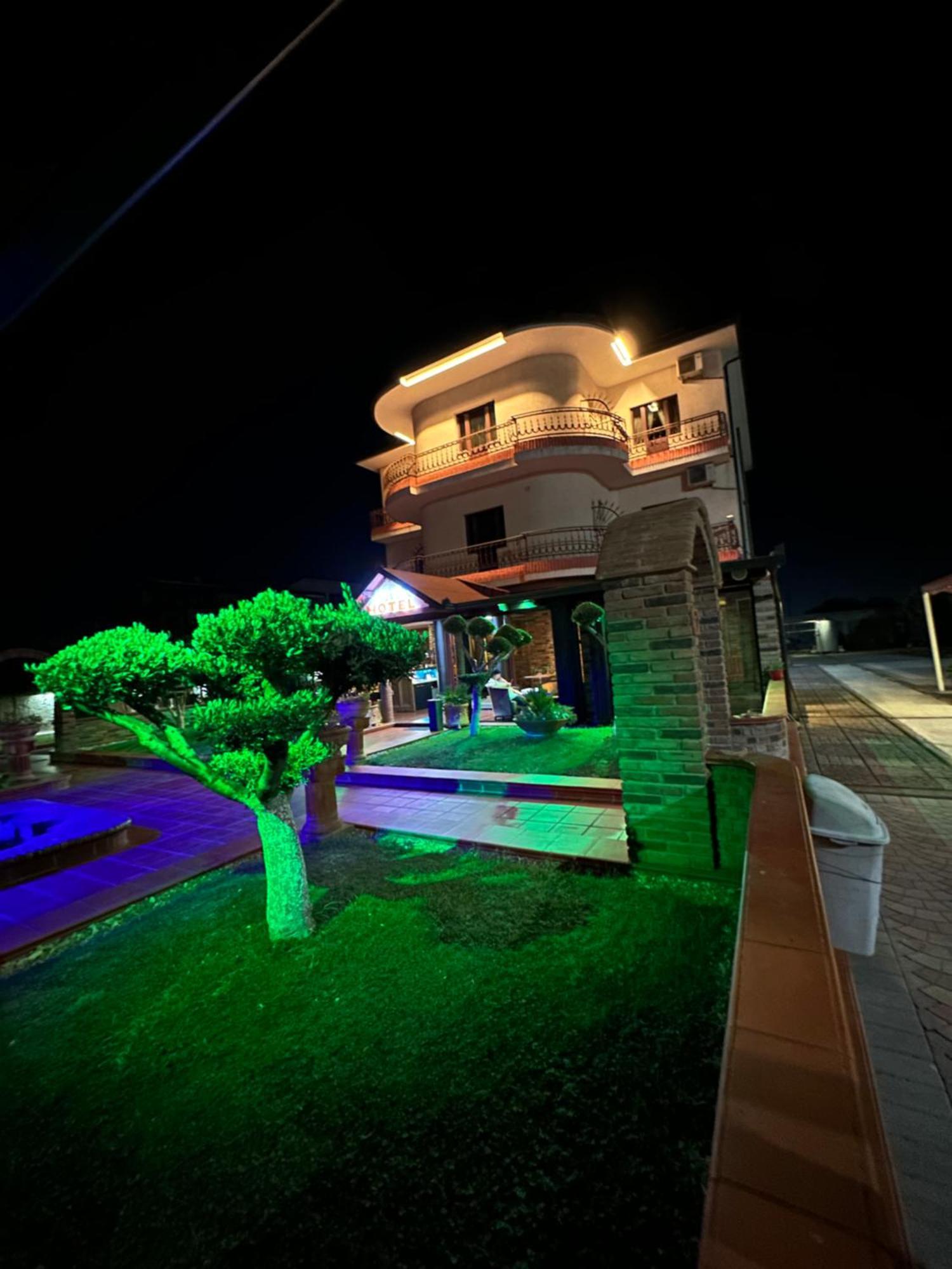 Drini Hotel Rrashbull Екстериор снимка