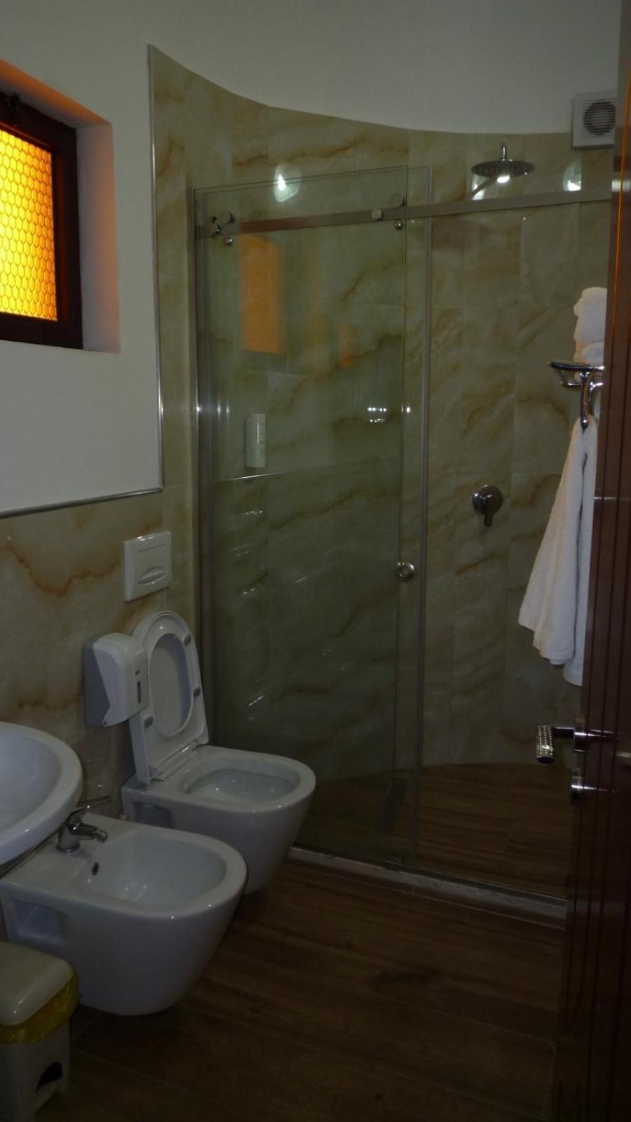 Drini Hotel Rrashbull Екстериор снимка