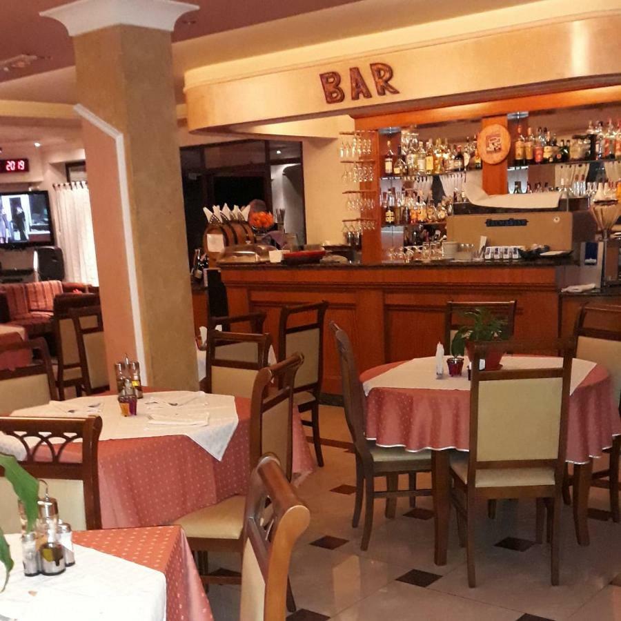 Drini Hotel Rrashbull Екстериор снимка